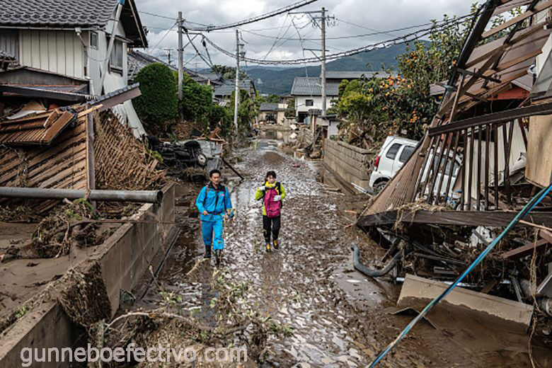 ญี่ปุ่นฝนตก หนักชาวบ้านหาที่หลบภัย ประชาชนมากกว่าหนึ่งล้านคนได้รับคำสั่งให้อพยพออกจากบ้านของพวกเขาท่ามกลางฝนตกหนักในหลายพื้นที่